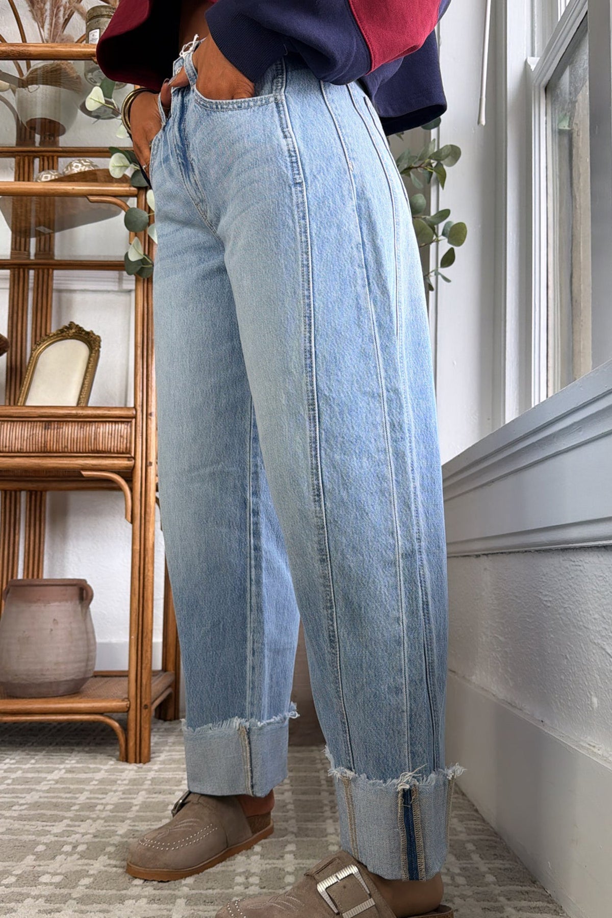 Relaxed Raw-Hem Ankle Jeans