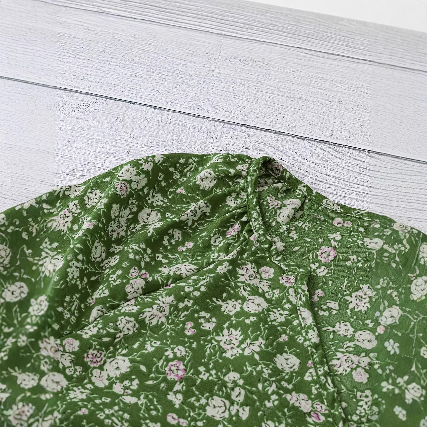 Women's V-Neck Floral Short-Sleeve Top