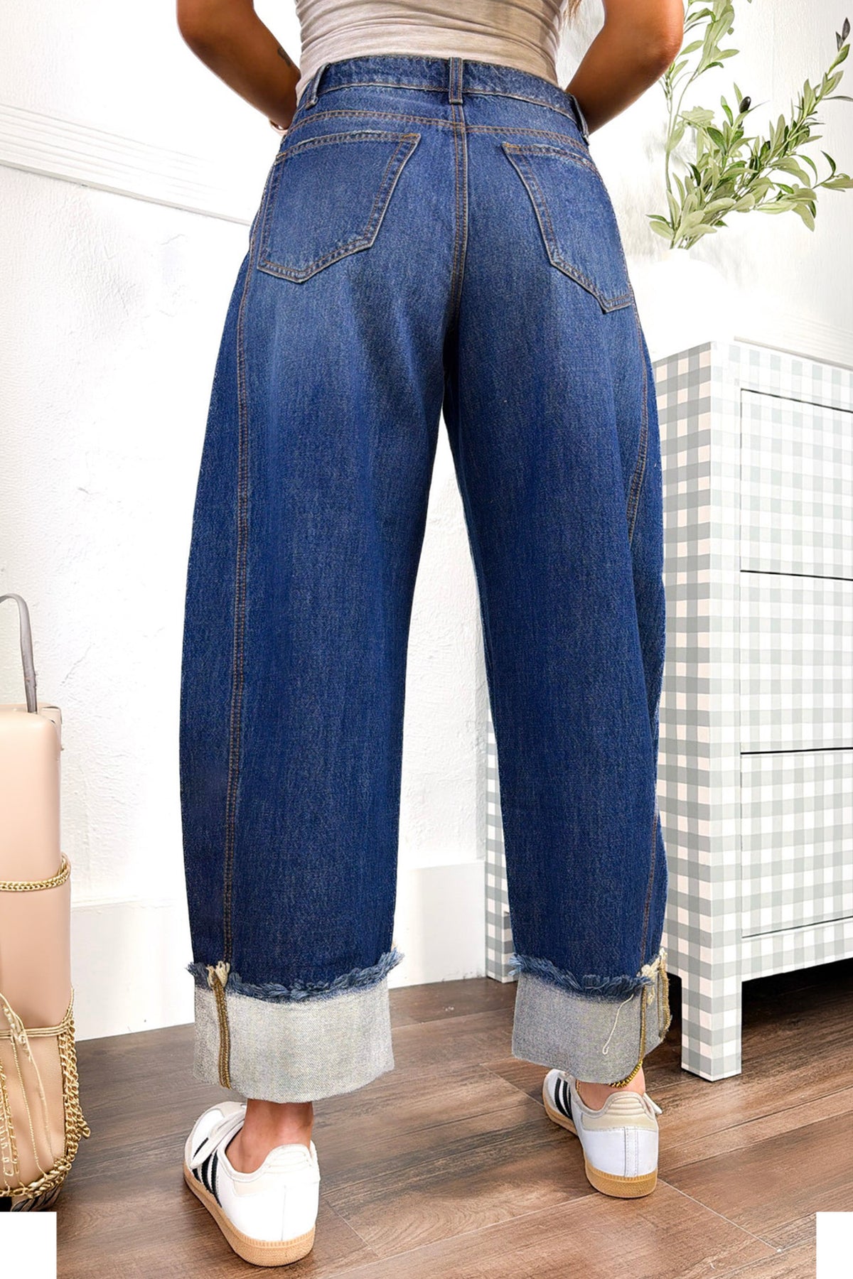 Relaxed Raw-Hem Ankle Jeans